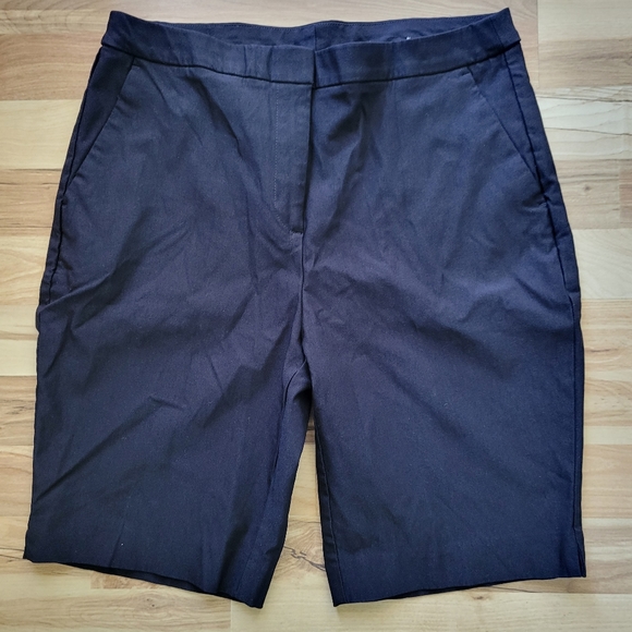 $15 Chico's Bundle Top and Shorts - Picture 4 of 8